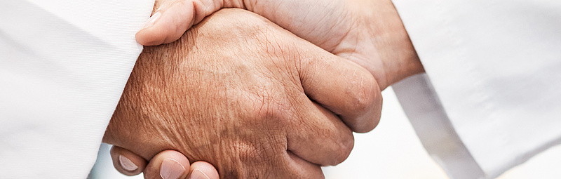 Handschlag und Partnerschaft im Gesundheitswesen Handschlag und Partnerschaft im Gesundheitswesen