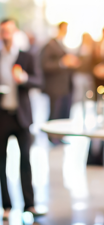 event_adobestock901763585-N7_generiert-mit-KI Personen bei einer Veranstaltung