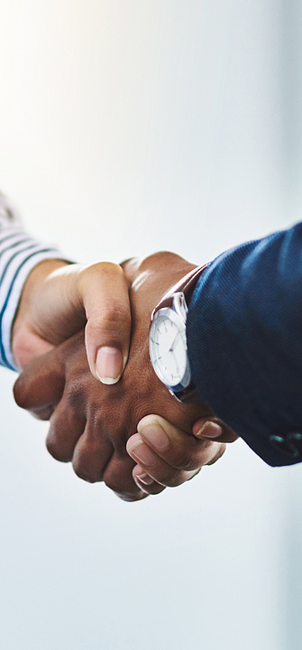 Handschlag und Abschluss einer Partnerschaft Handschlag und Abschluss einer Partnerschaft