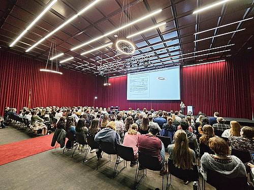 Publikum in der Aula der Med Uni Graz