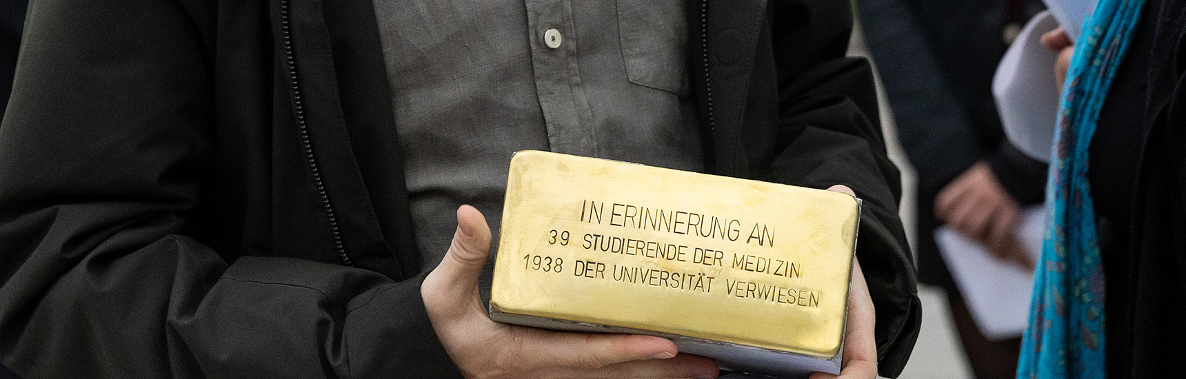 39 Stolpersteine für vertriebene jüdische Studierende verlegt/Foto:Monika Wittmann